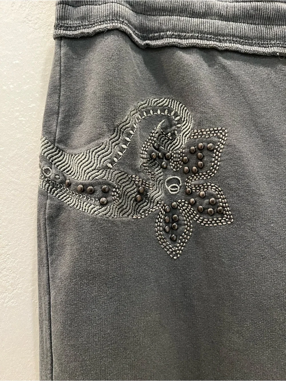 Embellished Gray Distressed Drawstring Lounge Pants. Size Large - Picture 3 of 5